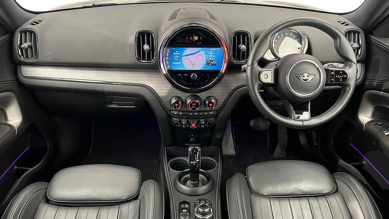 Usado Mini Cooper Countryman Exclusive 134 HP (98 kW) 2023 Preto SUV