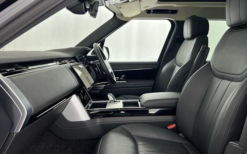 Used Land Rover Range Rover HSE 300 HP (220 kW) 2025 SUV