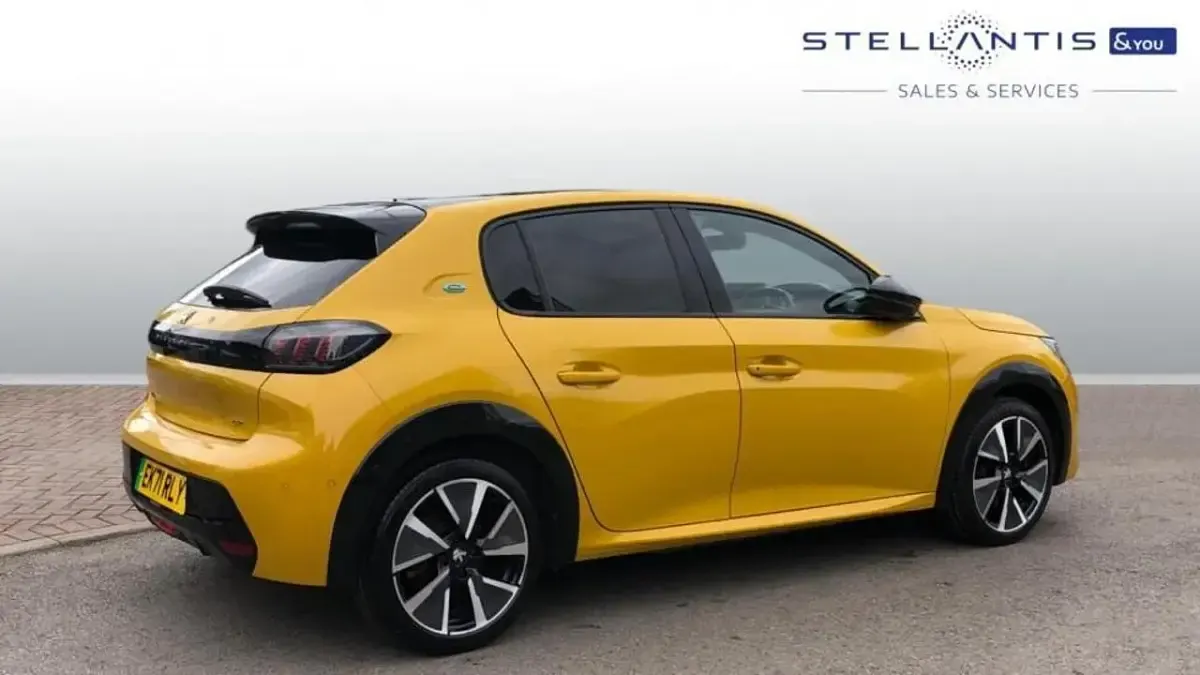 Używany Peugeot e-208 Premium 98 kW (134 KM) 2021 Żółty Hatchback