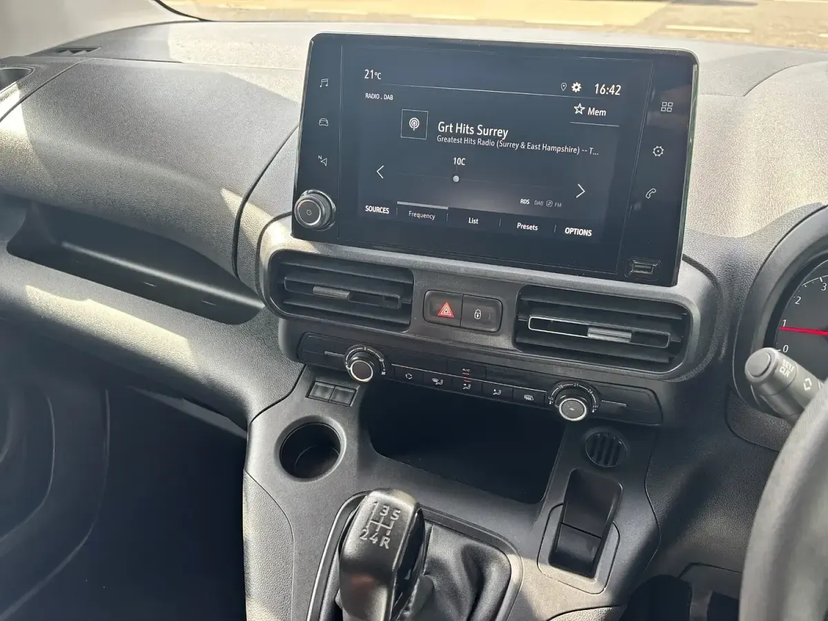 Used Vauxhall Combo Sportive 100 HP (73 kW) 2020 White MPV