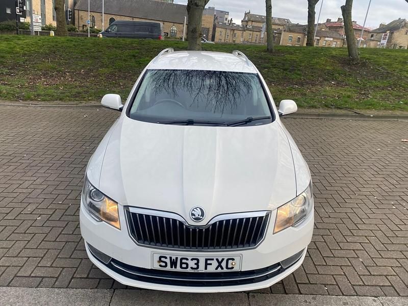 Used Skoda Superb SE 2014 White Estate
