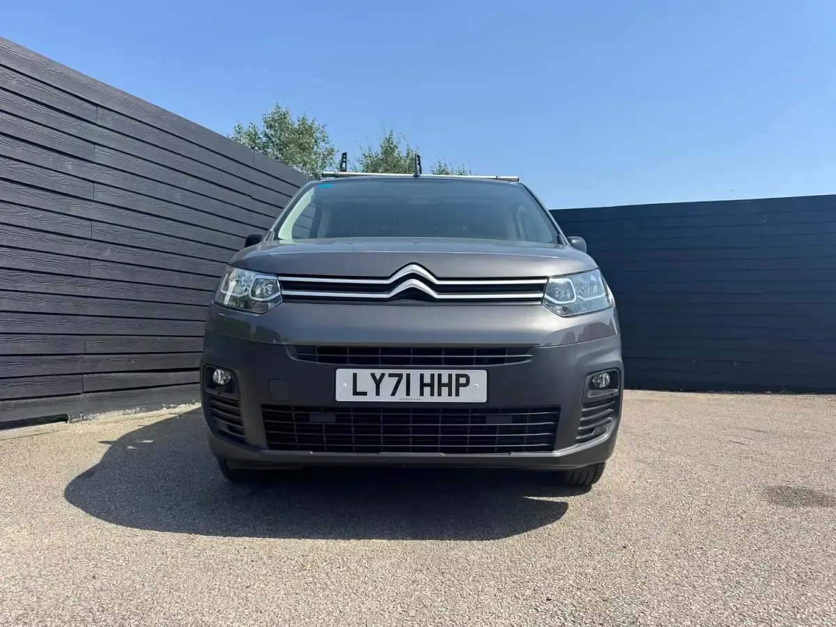 Used Citroën Berlingo 100 HP (73 kW) 2022 Grey MPV