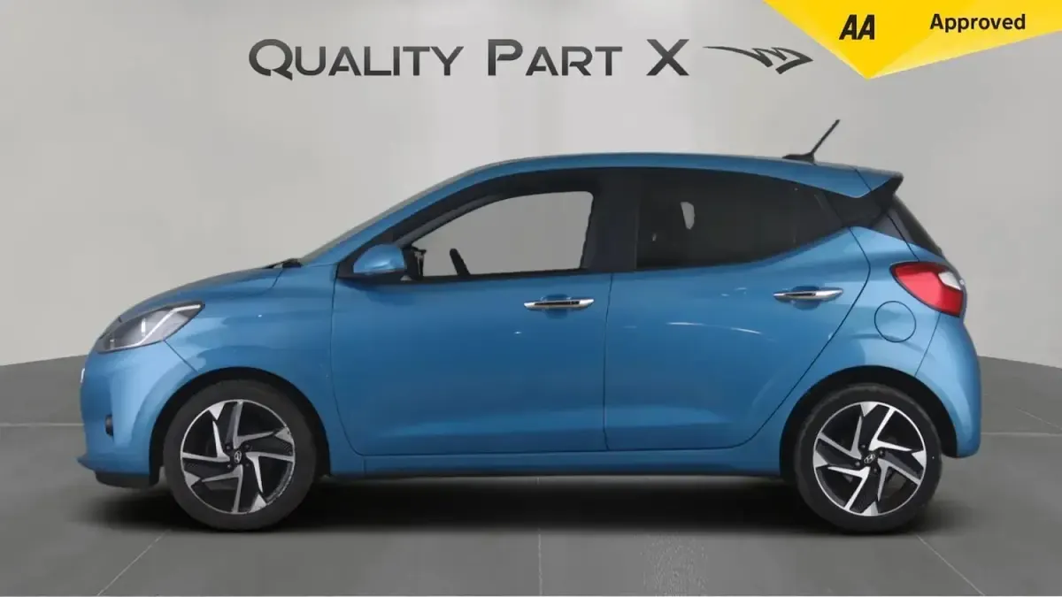 Used Hyundai i10 Premium 2023 Turquoise Hatchback