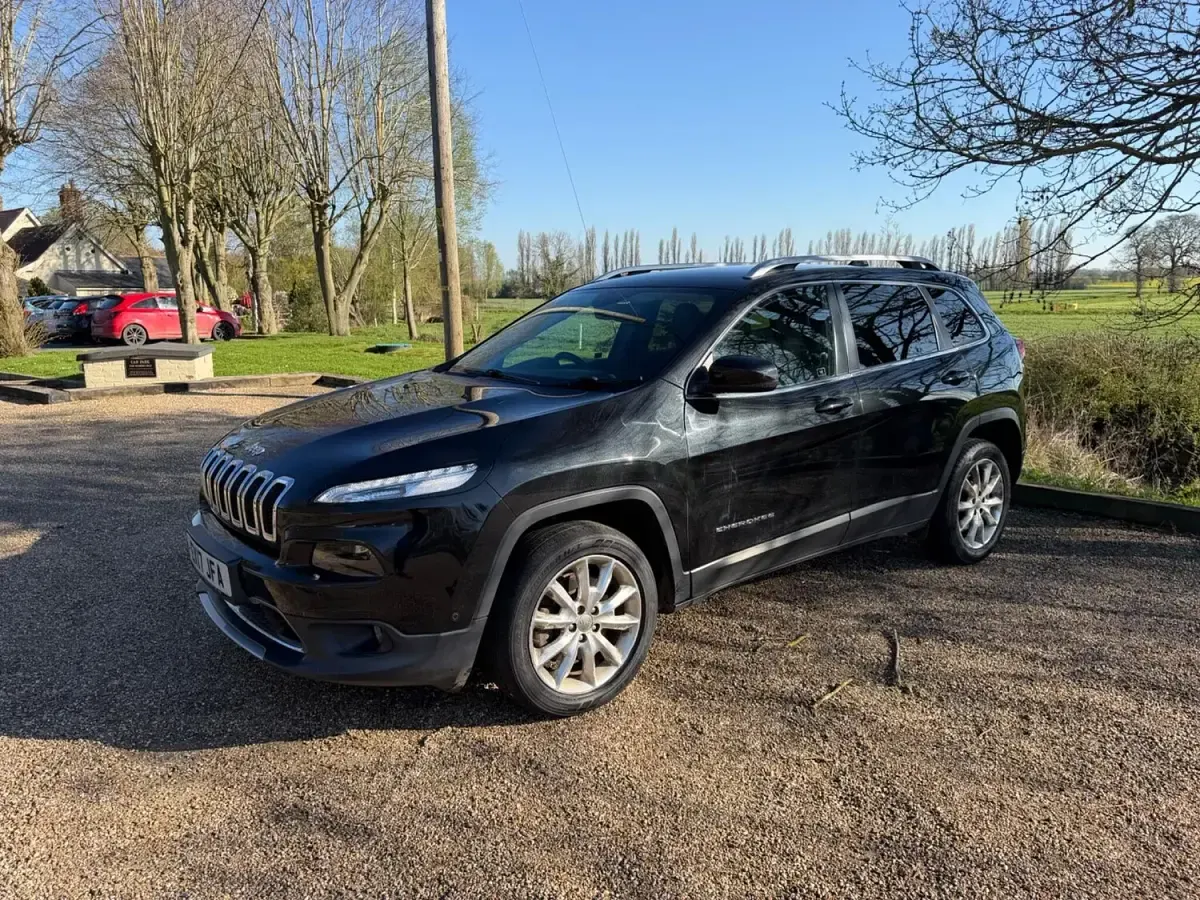 Used Jeep Cherokee Limited 200 HP (147 kW) 2017 Black SUV