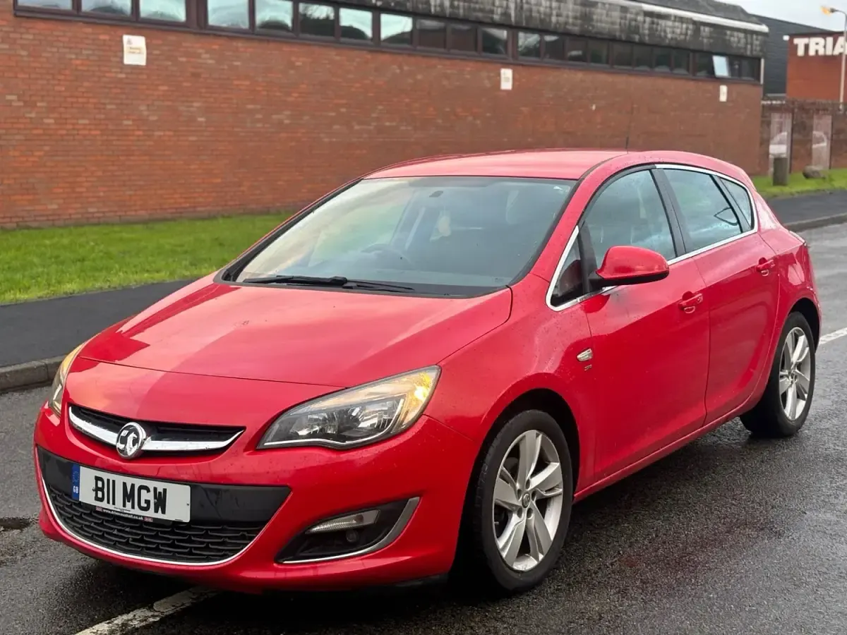 Second-hand Vauxhall Astra SRi 2016 Roșu Hatchback