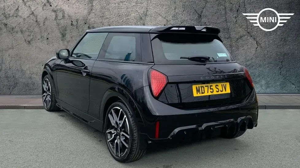Used Mini Cooper Hatch 113 kW (154 HP) 2025 Black Hatchback