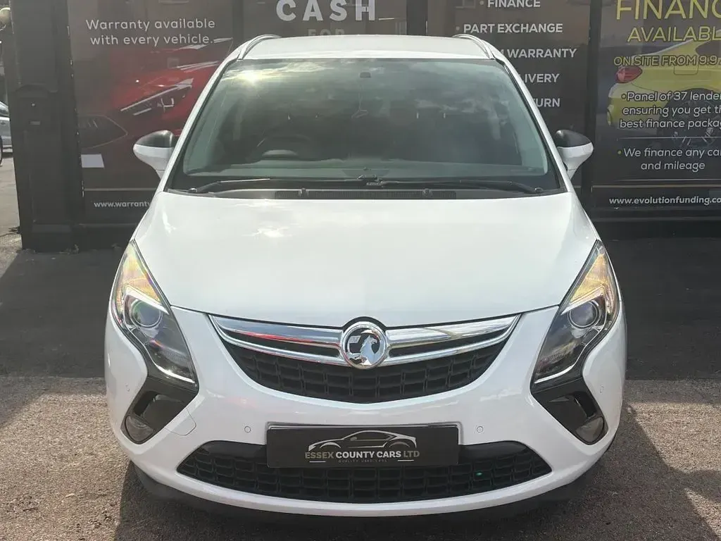 Used Vauxhall Zafira Tourer SRi 140 HP (102 kW) 2016 White MPV