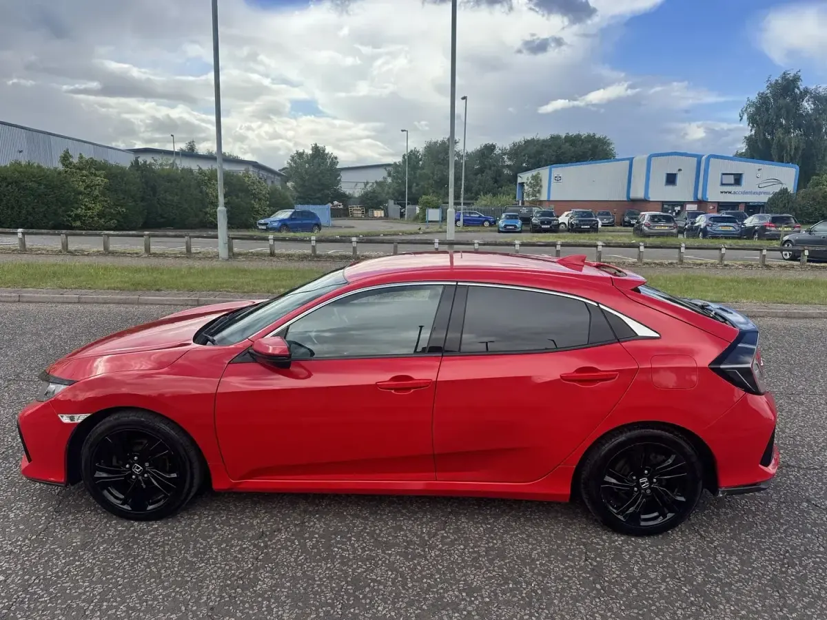 Used Honda Civic SR 129 HP (94 kW) 2017 Red Hatchback