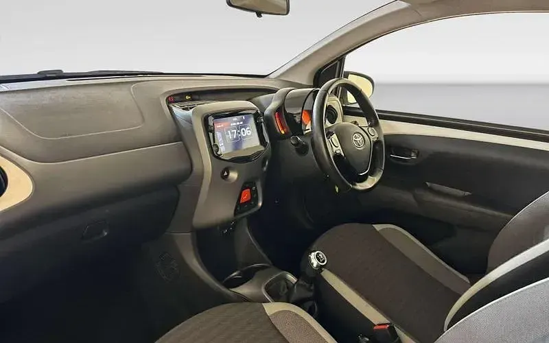 Used Toyota Aygo Trend 72 HP (52 kW) 2020 White Hatchback