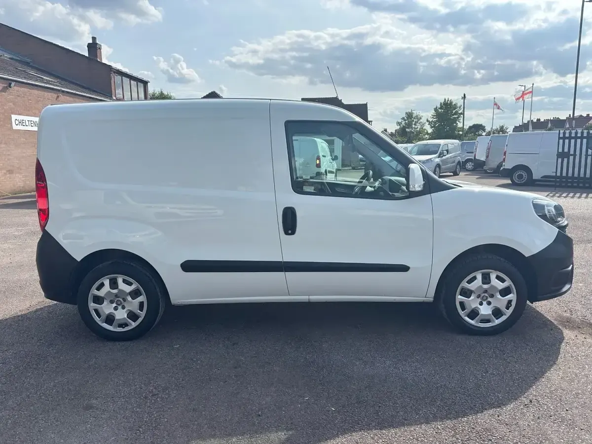 Used Fiat Doblò 95 HP (69 kW) 2019 White MPV