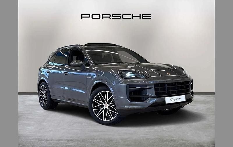Used Porsche Cayenne 464 HP (341 kW) 2025 Grey SUV