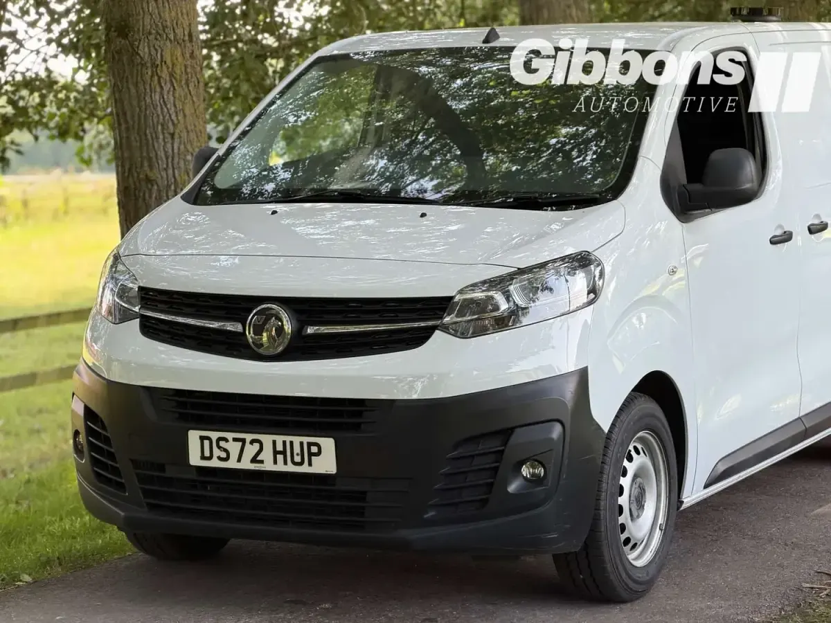 Used Vauxhall Vivaro S 100 HP (73 kW) 2022 White MPV