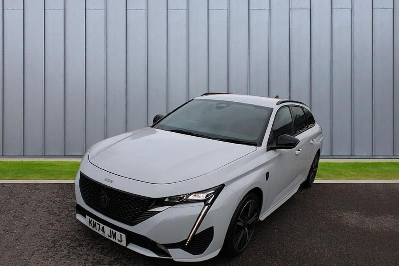 Used Peugeot 308 SW GT 129 HP (94 kW) 2024 White Estate