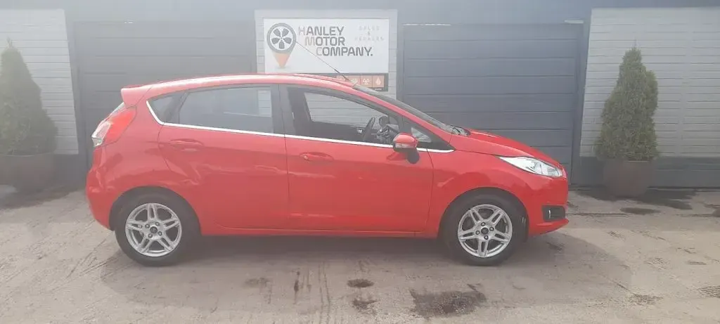 Used Ford Fiesta Zetec 82 HP (60 kW) 2013 Red Hatchback