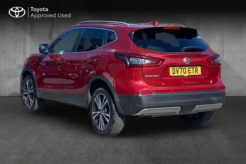 Used Nissan Qashqai N-Connecta 160 HP (117 kW) 2020 Magnetic red SUV