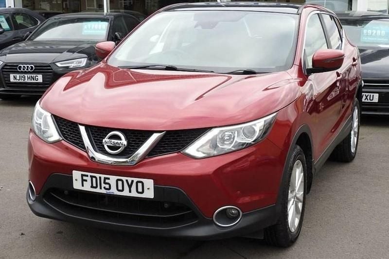 Used Nissan Qashqai Acenta+ 115 HP (84 kW) 2015 Red SUV