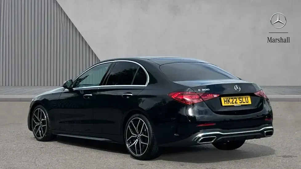 Second-hand Mercedes C300 AMG Line Premium Plus 258 CP (189 kW) 2022 Negru