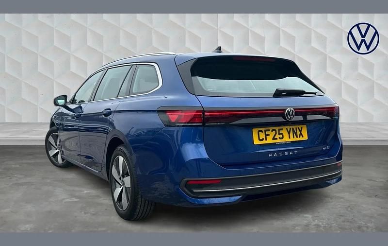 Used VW Passat Life 147 HP (108 kW) 2025 Blue Estate