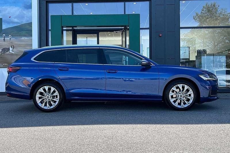 Usado Skoda Superb SE L 110 CV (80 kW) 2026 Azul Familiar