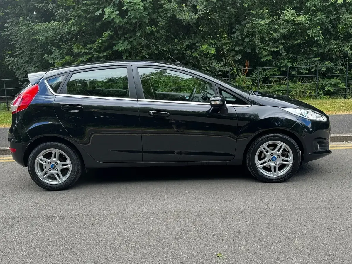 Used Ford Fiesta Zetec 82 HP (60 kW) 2013 Black Hatchback