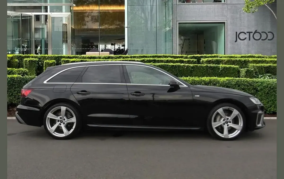 Used Audi A4 S-Line 200 HP (147 kW) 2024 Black Estate