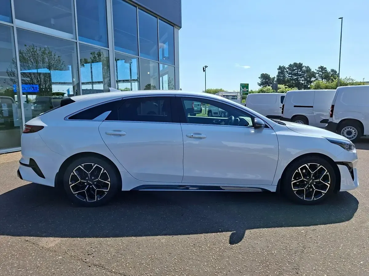 Used Kia ProCeed GT-Line 158 HP (116 kW) 2021 White Estate
