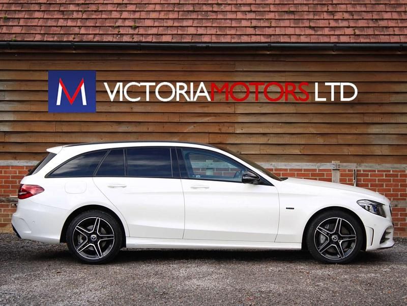 Usado Mercedes C300e AMG line 2021 Branco Carrinha