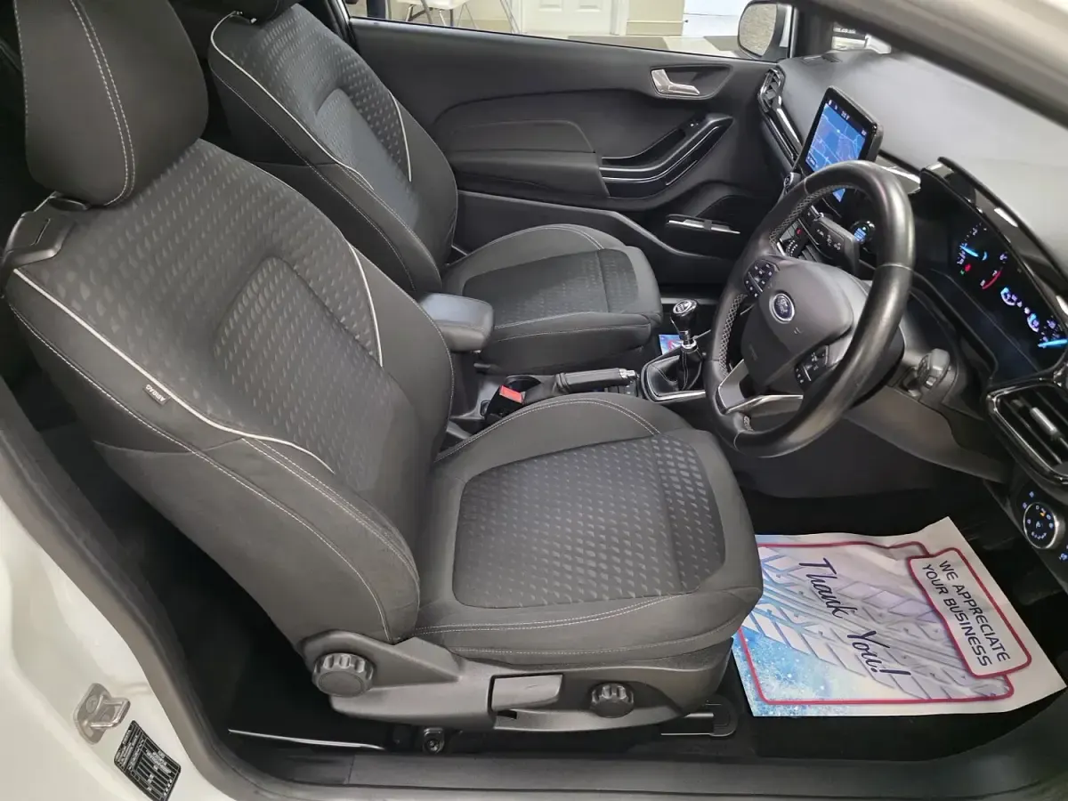 Used Ford Fiesta Titanium 100 HP (73 kW) 2017 White Hatchback