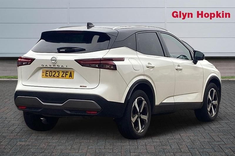 Used Nissan Qashqai N-Connecta 2023 White SUV