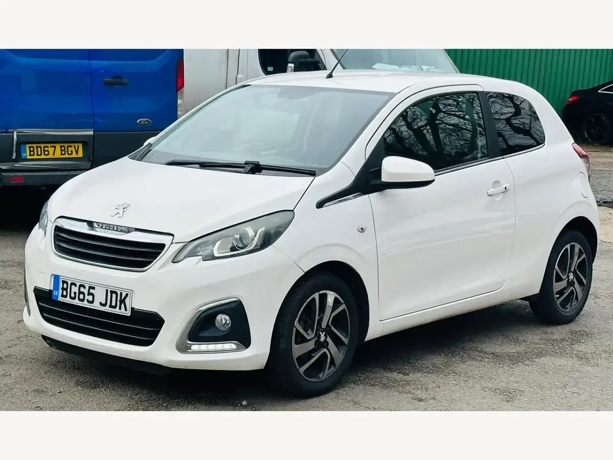 Used Peugeot 108 Allure 82 HP (60 kW) 2015 White Hatchback