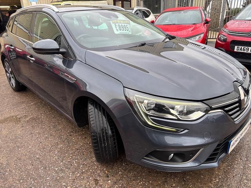 Used Renault Mégane GrandTour Dynamique 130 HP (95 kW) 2017 Grey Estate