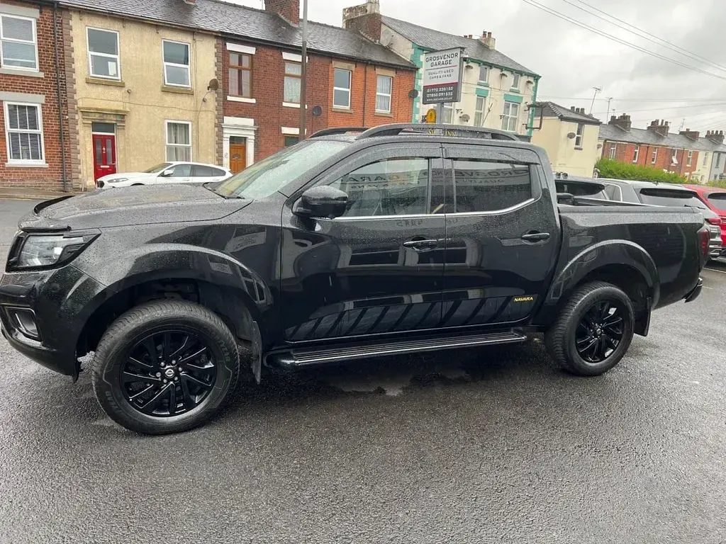 Used Nissan Navara N-Guard 190 HP (139 kW) 2019 Black Pickup