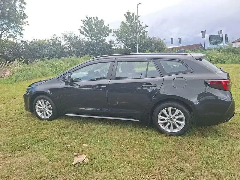 Used Toyota Corolla 140 HP (102 kW) 2023 Black Estate