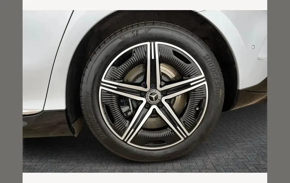 Usado Mercedes EQE350 AMG line 214 kW (292 HP) 2025 Prateado Sedan
