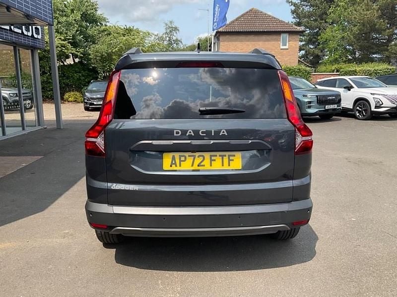 Used Dacia Jogger Extreme 110 HP (80 kW) 2023 Grey MPV