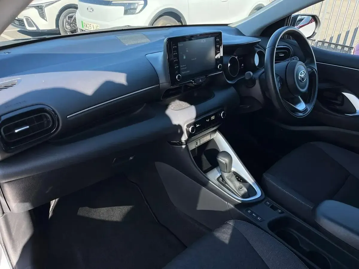 Used Toyota Yaris Design 116 HP (85 kW) 2023 Silver Hatchback