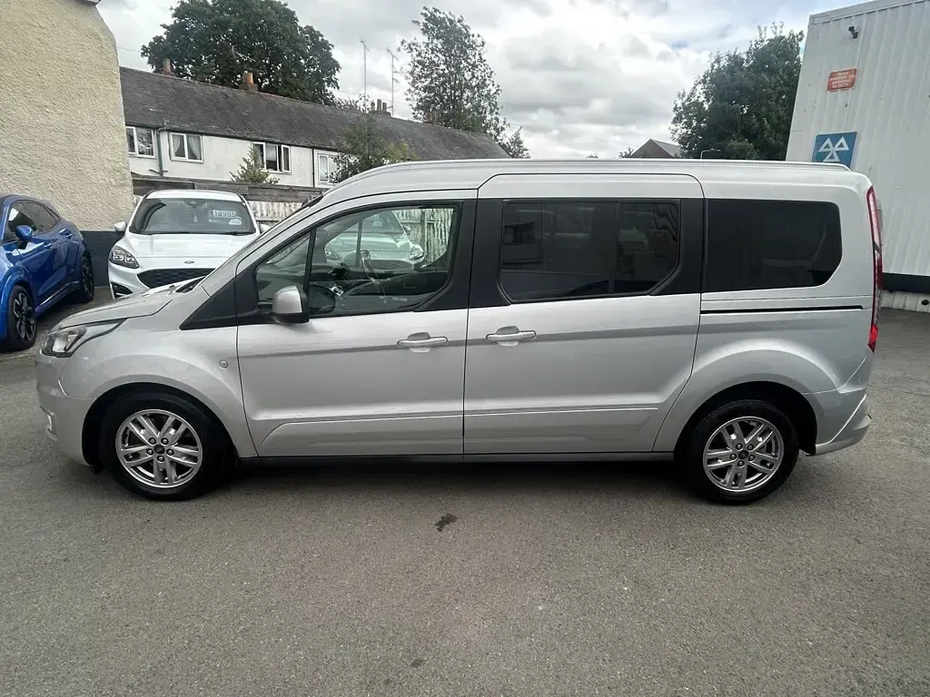 Used Ford Grand Tourneo Connect Titanium 120 HP (88 kW) 2020 Silver MPV