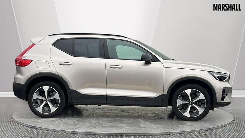 Used Volvo XC40 Ultimate 197 HP (144 kW) 2023 Gold SUV