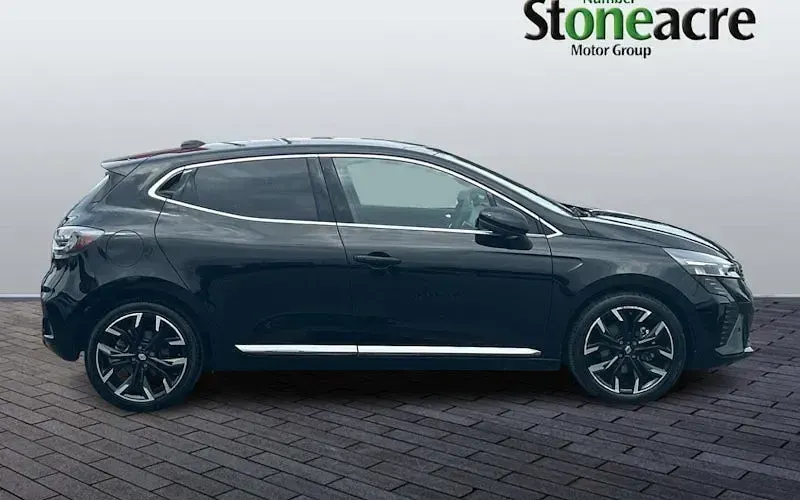 Used Renault Clio Techno 143 HP (105 kW) 2025 Black Hatchback