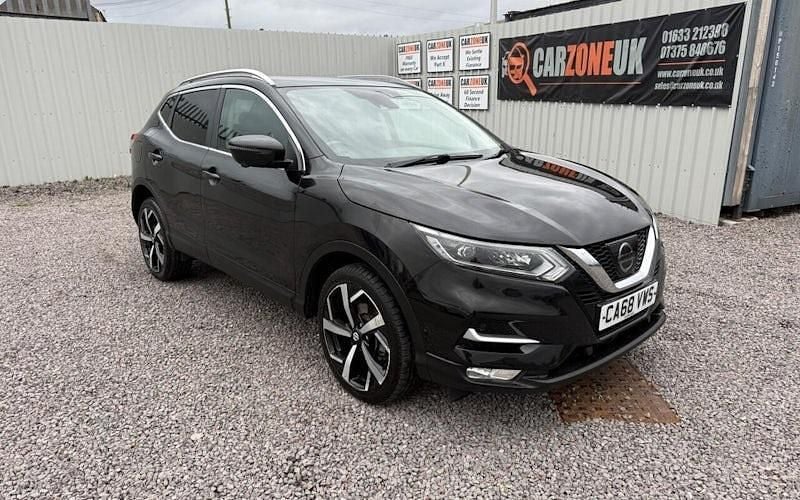 Black Used 2018 Nissan Qashqai Tekna SUV | £10,399 (Fair price) - Image 1/4
