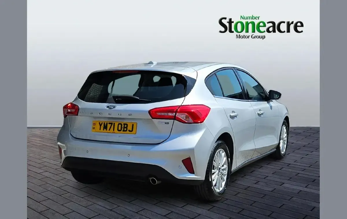 Used Ford Focus Titanium 125 HP (91 kW) 2021 Silver Hatchback