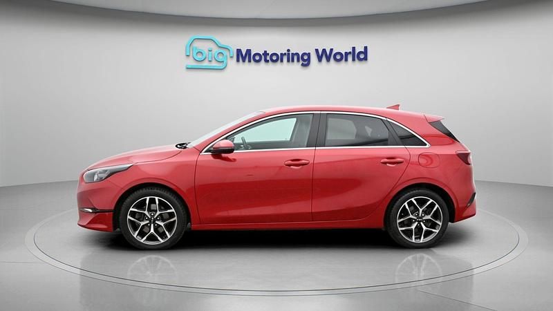 Używany Kia Ceed 158 KM (116 kW) 2023 Czerwony Hatchback