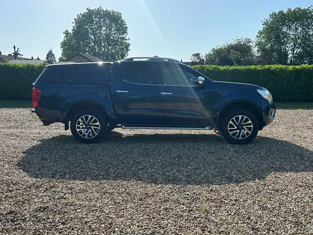 Used Nissan Navara Tekna 190 HP (139 kW) 2016 Blue Pickup