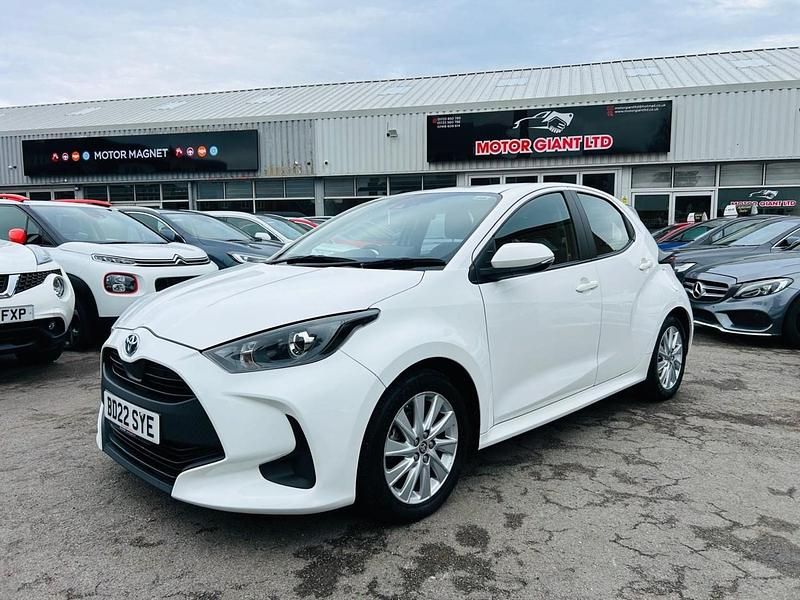 White Used 2022 Toyota Yaris Hybrid Hatchback | £12,375 (Good price) - Image 1/4
