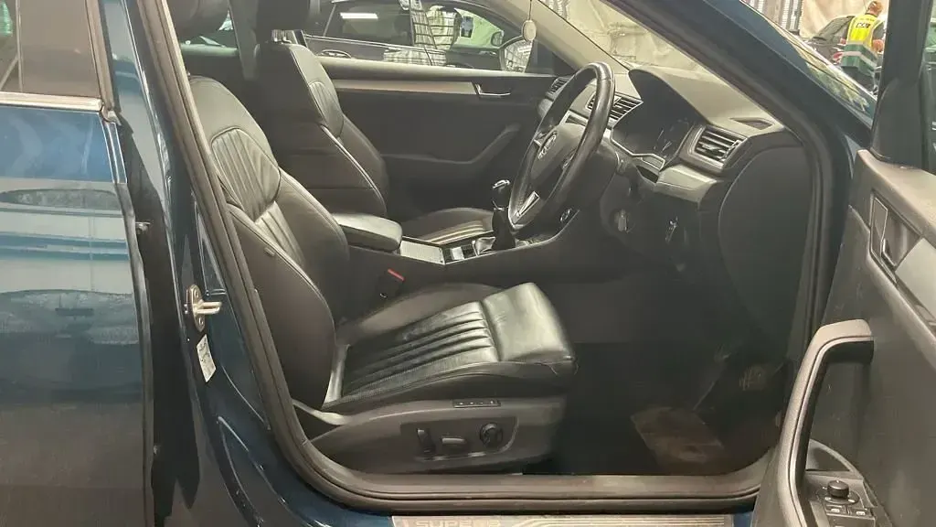 Used Skoda Superb SE Technology 150 HP (110 kW) 2018 Blue Hatchback