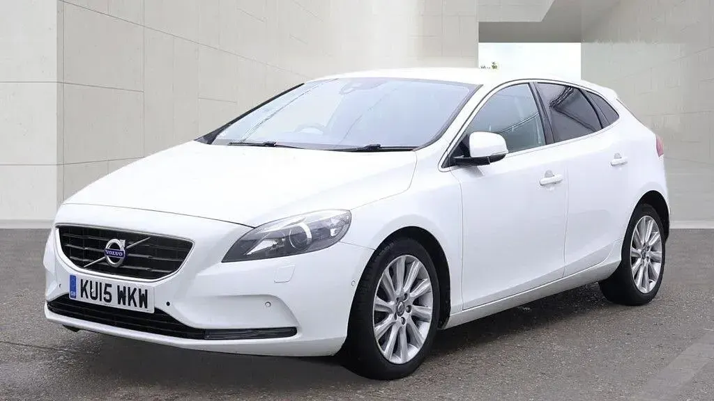 Used Volvo V40 SE Lux 190 HP (139 kW) 2015 White Hatchback