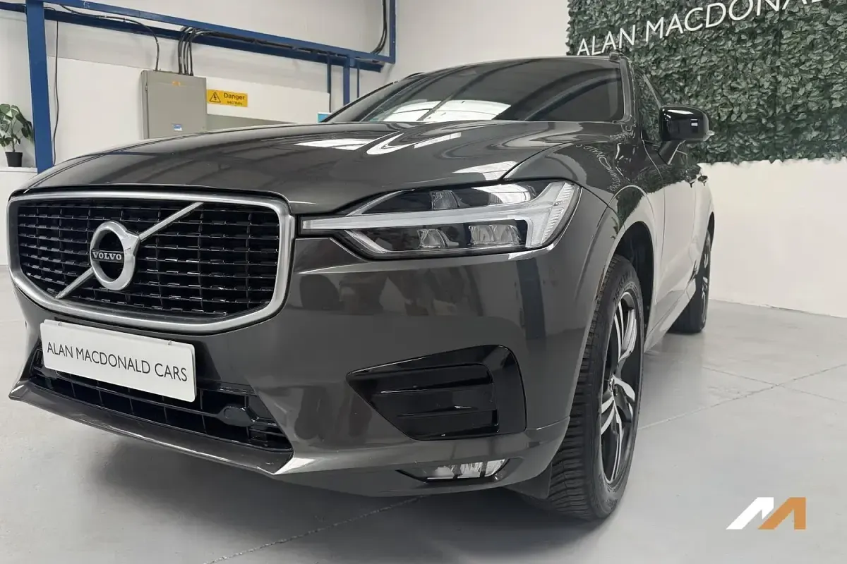 Used Volvo XC60 R-Design 187 HP (137 kW) 2019 Grey SUV