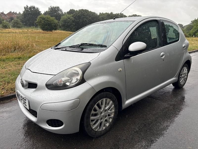 Silver Used 2010 Toyota Aygo Platinum Hatchback | £2,495 (Good price) - Image 1/4