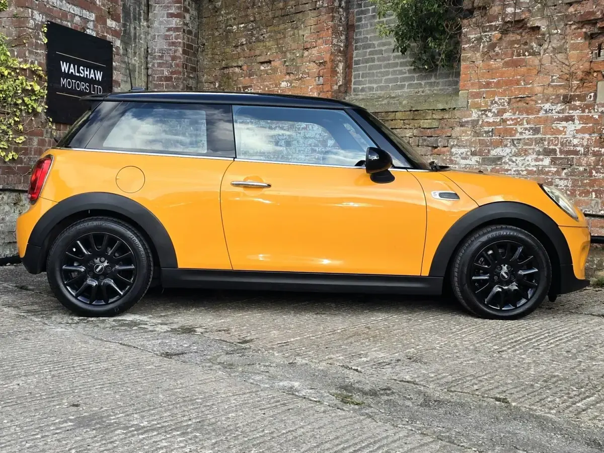 Używany Mini Cooper D Hatch 2017 Pomarańczowy Hatchback