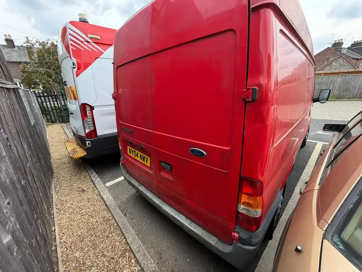 Used Ford Transit 100 HP (73 kW) 2004 Red Van